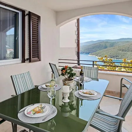 Lady M Apartman Rabac