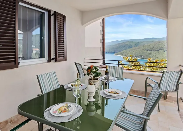 Lady M Appartement Rabac